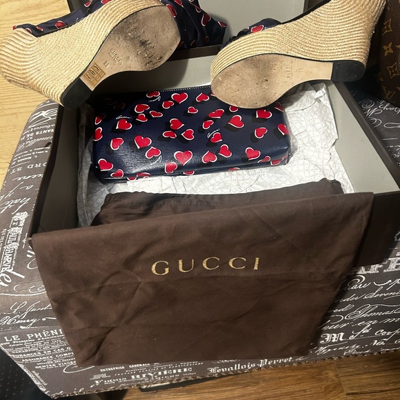 AUTHENTIC Gucci wedge heels and clutch…reposh…never got to wear…wedge to high - Picture 5 of 8